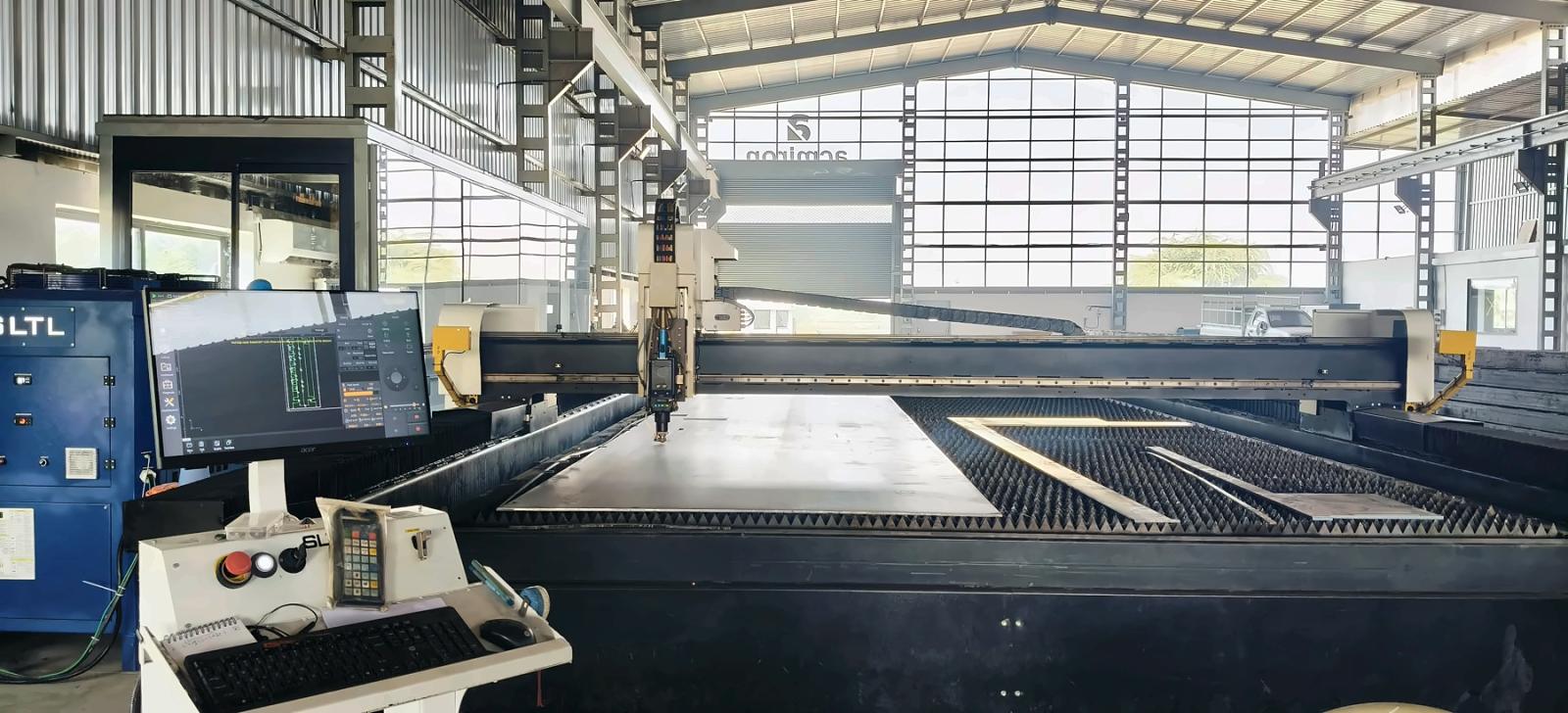 Laser cutting machine