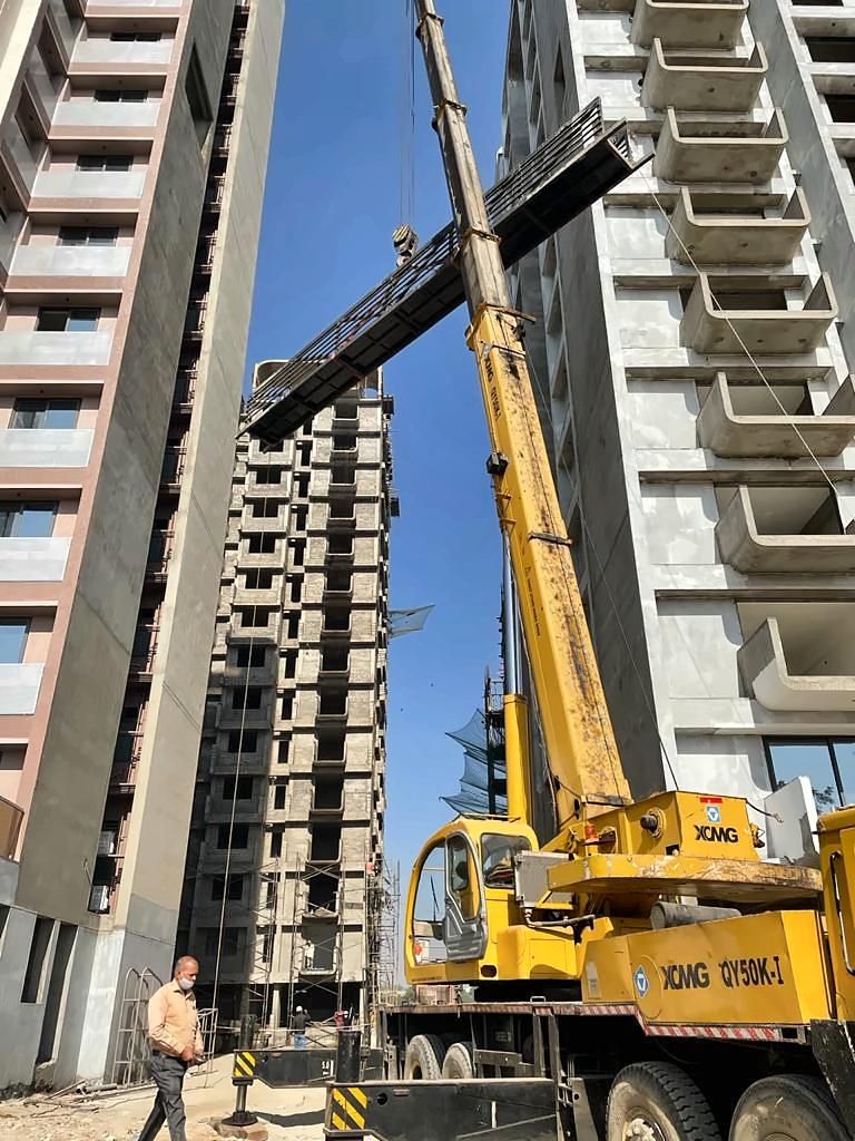 Crane-assisted erection, Swagat